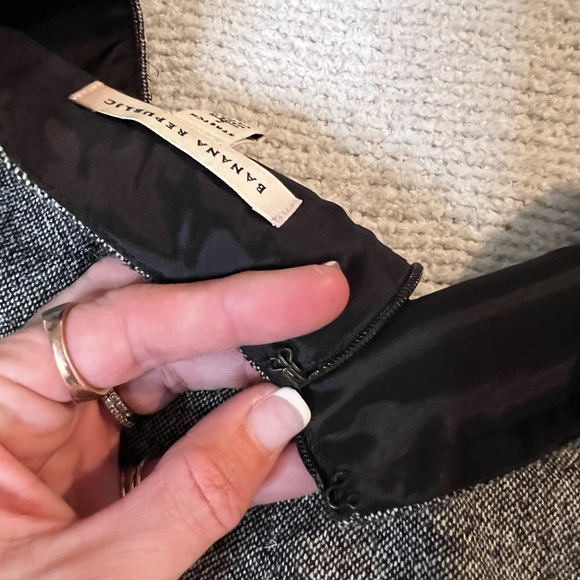 NOT FOR SALE Banana Republic gray and black lined stretch v-neck dress - Picture 10 of 11